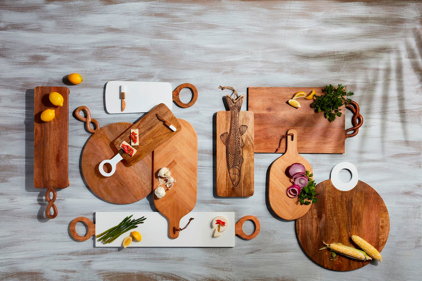 MUD PIE LARGE TWISTED HANDLE BOARD