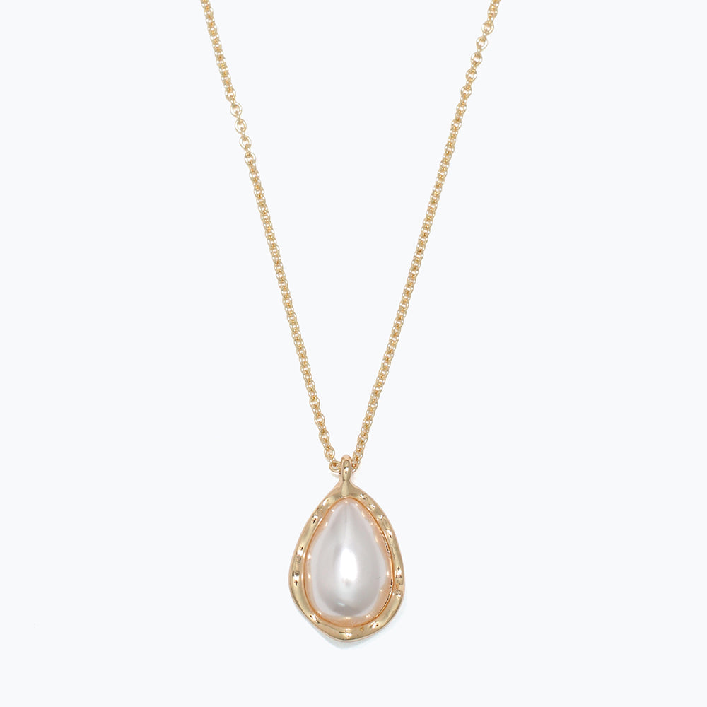 Periwinkle Necklace Pearl Framed in Gold