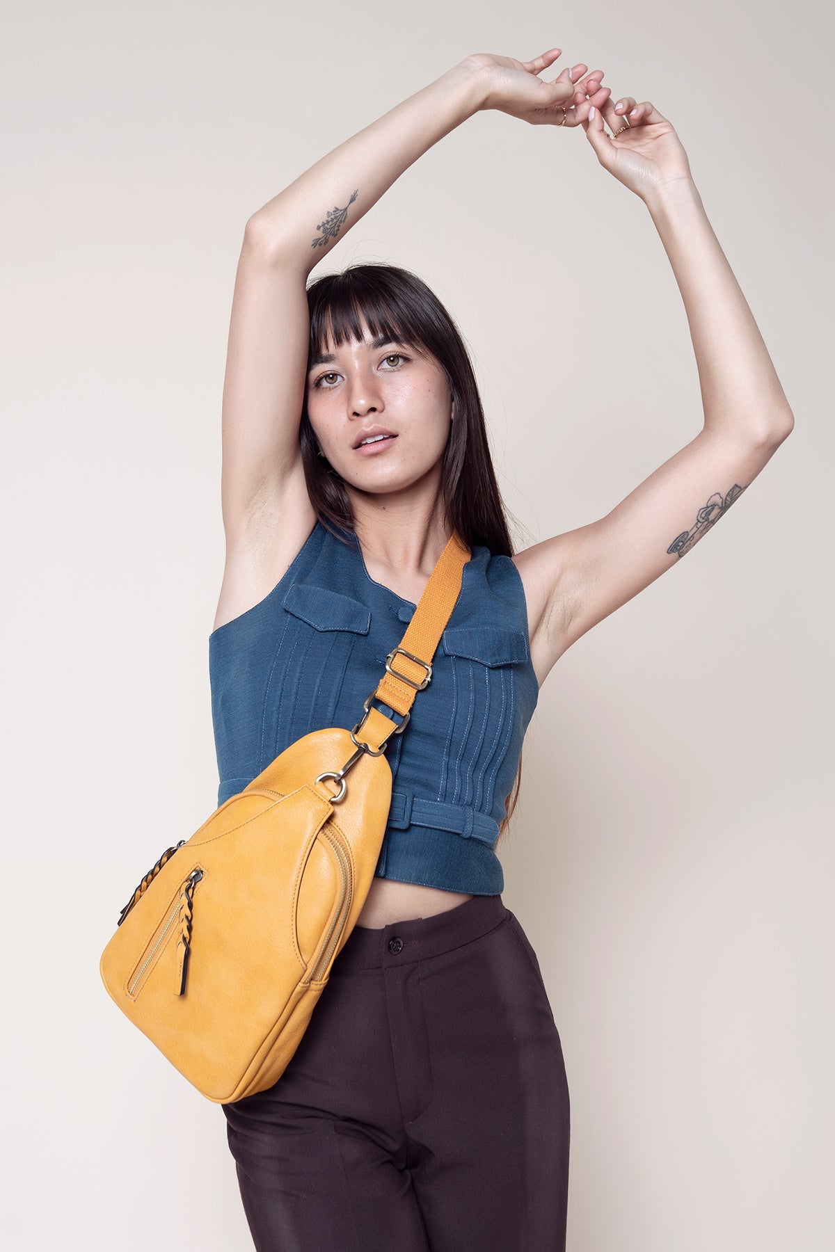 Jen & Co. Nikki Sling Pack Bag Black