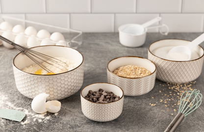 CREAM CERAMIC NESTING BOWLS WITH LIDS