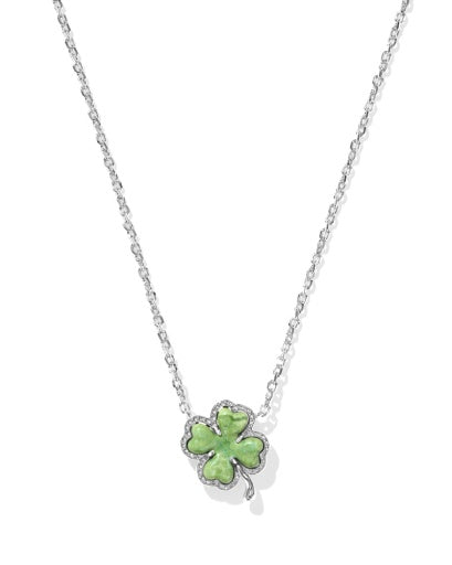 KENDRA SCOTT CLOVER SHORT PENDANT NECKLACE